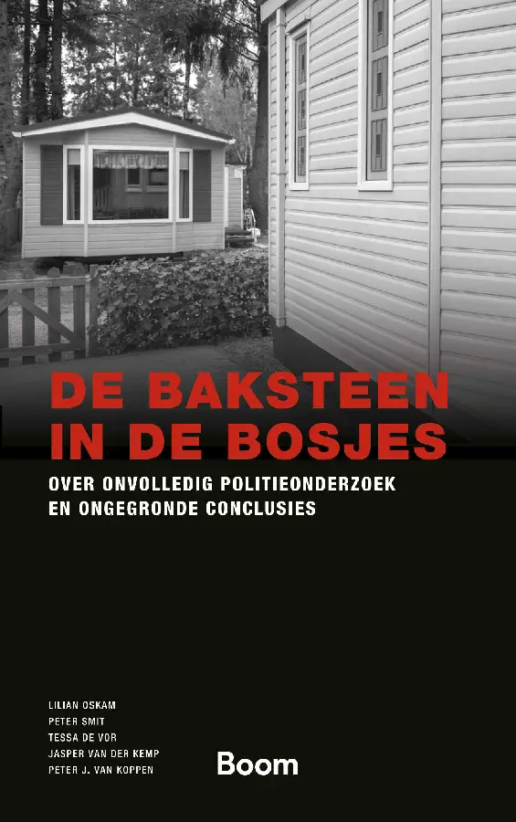 De baksteen in de bosjes